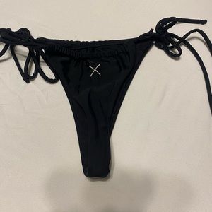 Thong bikini bottoms